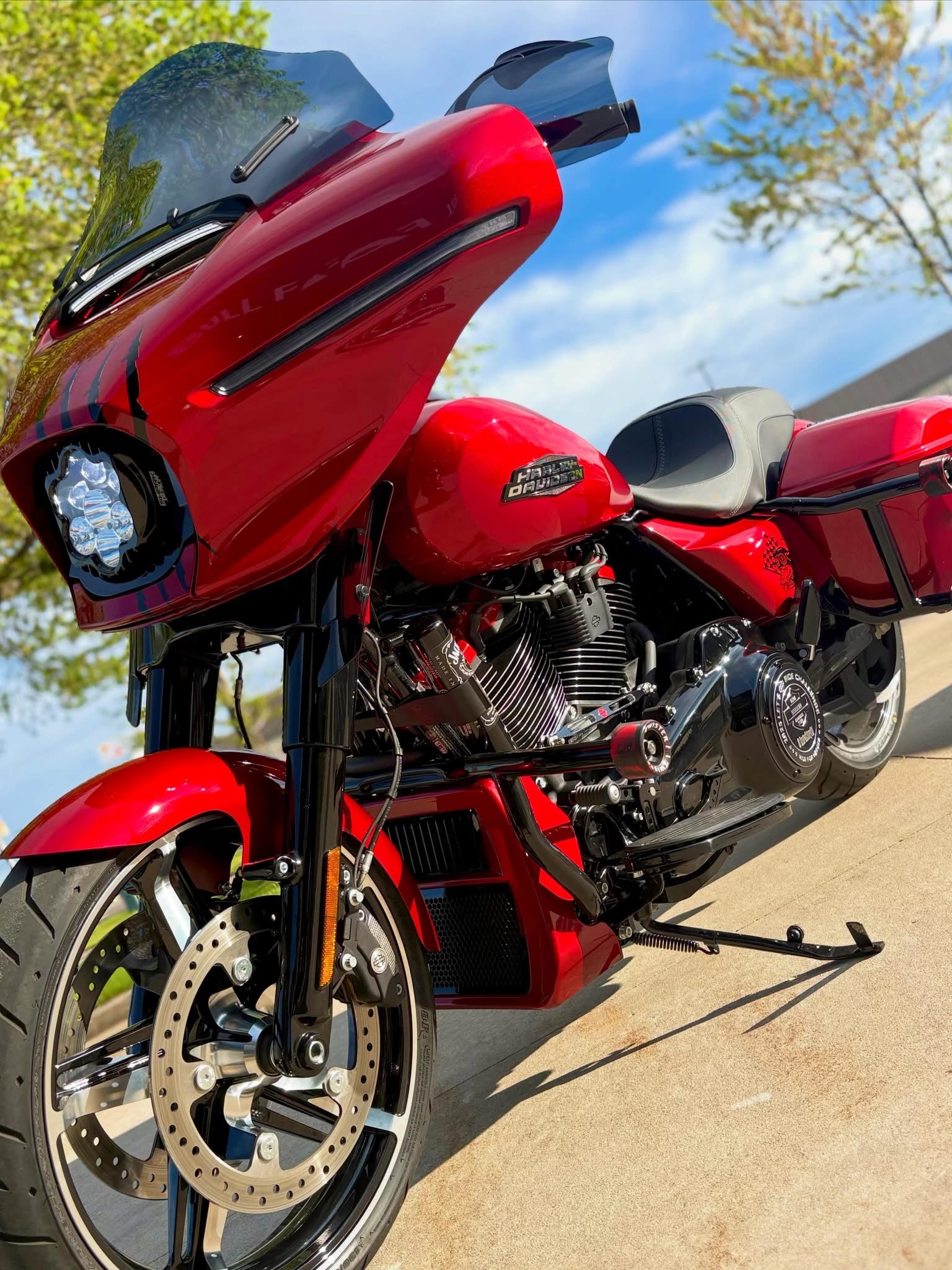 2023.5(CVO) - 2024 Road/Street Glide Radiator Cover / Chin Spoiler