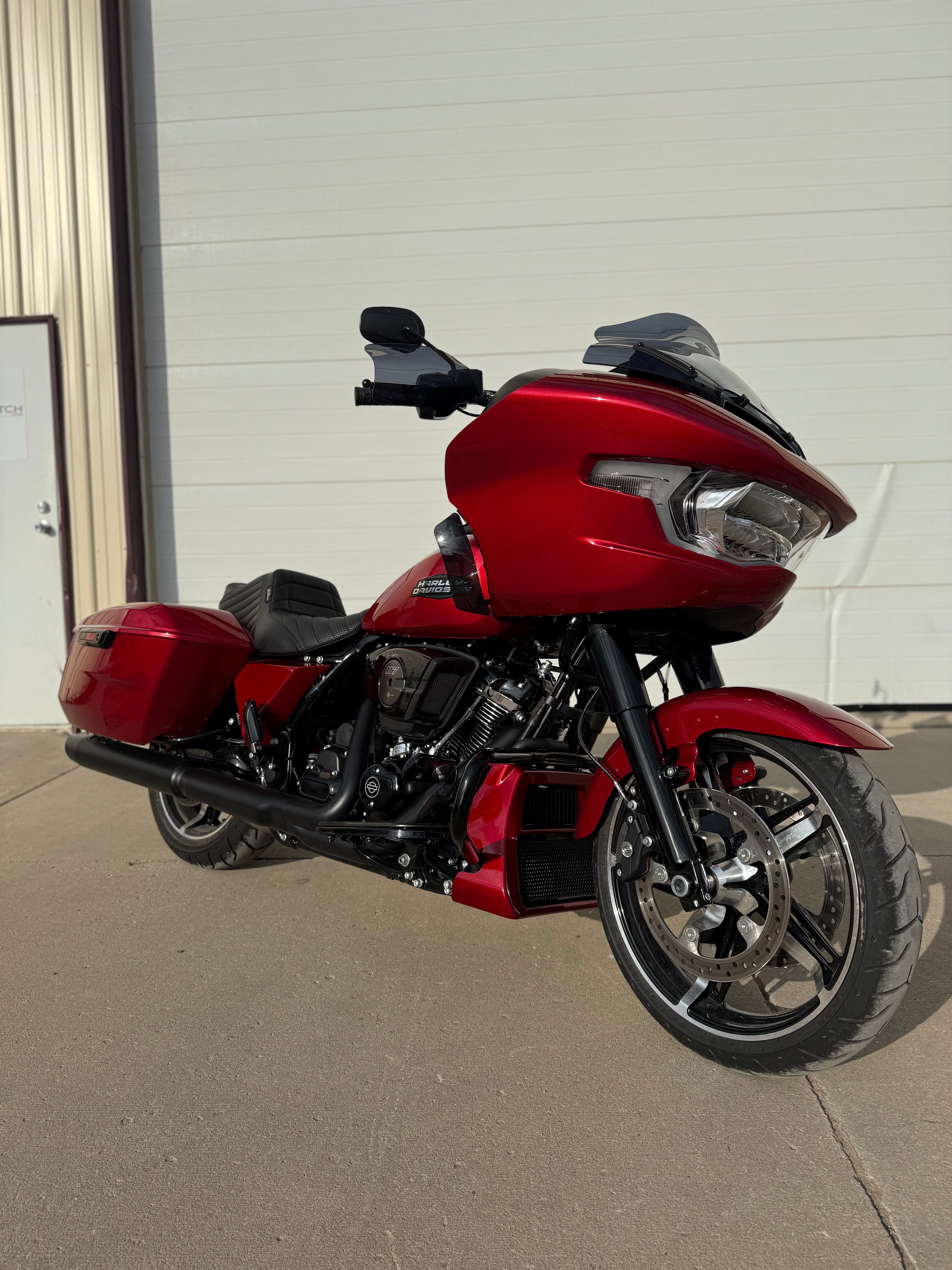 2023.5(CVO) - 2024 Road/Street Glide Radiator Cover / Chin